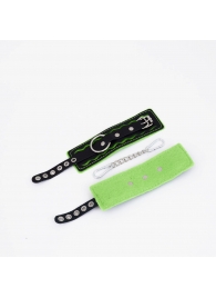 Черно-зеленые кожаные наручники с зеленой строчкой - Crazy Handmade - купить с доставкой в Домодедово