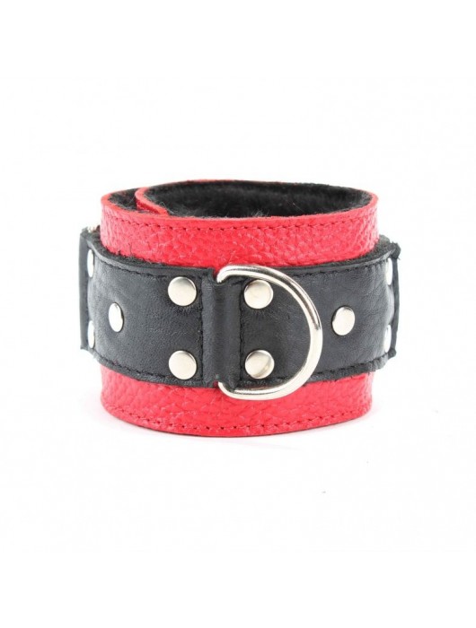 Красно-чёрные кожаные наручники с меховым подкладом - БДСМ Арсенал - купить с доставкой в Домодедово