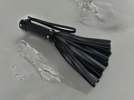 Черная генитальная мини-плеть Queen Arsenal - 26 см. - БДСМ Арсенал - купить с доставкой в Домодедово