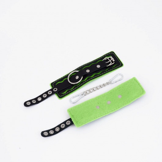 Черно-зеленые кожаные наручники с зеленой строчкой - Crazy Handmade - купить с доставкой в Домодедово
