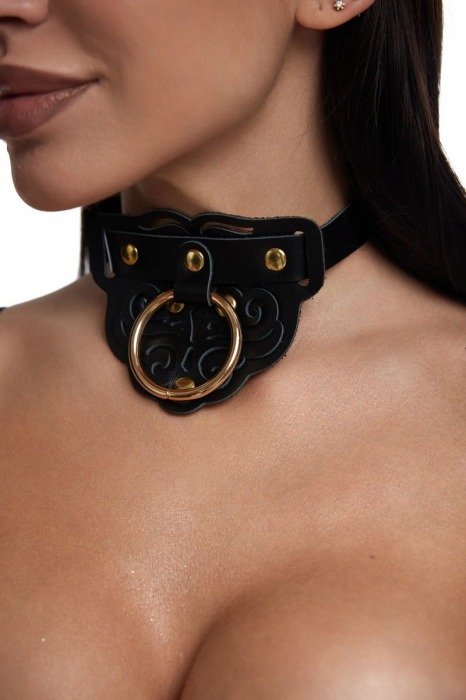 Черный фигурный кожаный ошейник с золотистой фурнитурой - Crazy Handmade - купить с доставкой в Домодедово